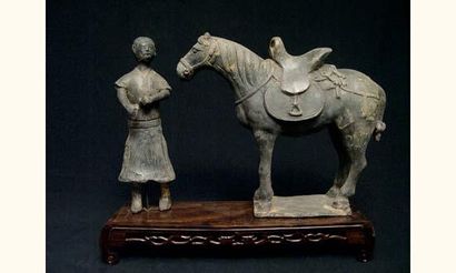 YUAN (1279-1368 ap. J.C.)
Cheval harnaché...