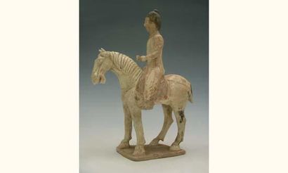 SUI (589 - 618 ap. J.C.)
Cavalière sur sa...