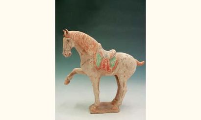 TANG (618 - 907 ap. J.C.)
Cheval sellé à...