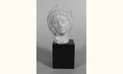 ROME
Tête féminine à la belle coiffure sous...