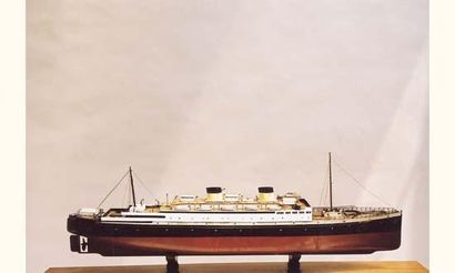 Maquette du paquebot Britanic
Coque en bois...