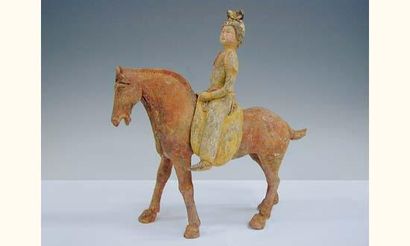 SIX DYNASTIES (420-589 ap.J.C.)
Cavalière...