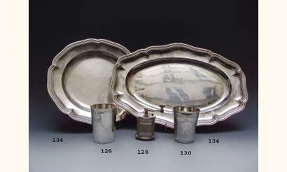 Plat ovale et plat rond en argent, modèle...