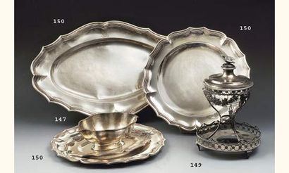 Saucière à deux becs et son présentoir ovale...