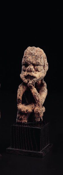 Statuette M'Bembe Nigeria Bois érodé, patine...