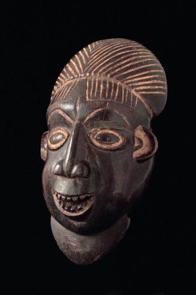 Masque représentant un dignitaire à la bouche...