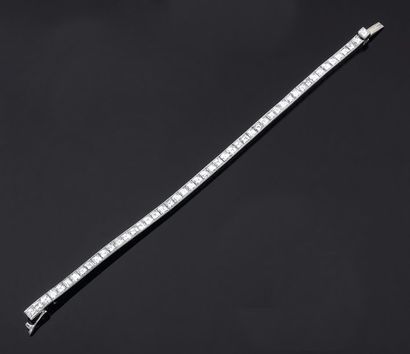 Cartier. Années 1960
Bracelet ligne composé...