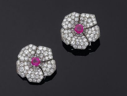 Cartier. Années 1930
Paire de clips de revers...