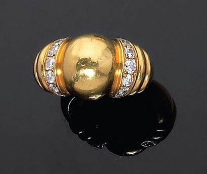 Boucheron. Années 1980
Bague jonc en or jaune...