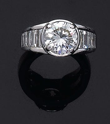 Mauboussin. Années 1980
Bague jonc ornée...