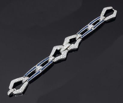 Bracelet lanière à larges boucles pavées...