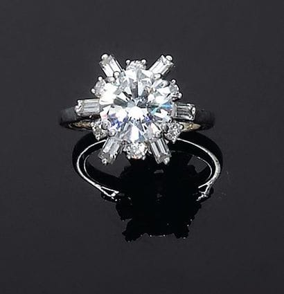 Chaumet. Années 1950
Bague ornée d'un diamant...