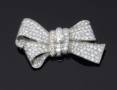 Broche en forme de noeud de ruban richement...