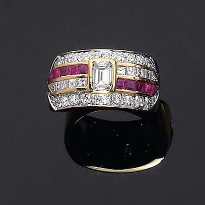 Repossi. Années 1990
Bague jonc ornée au...