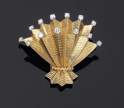 Cartier. Années 1950
Clip de revers en forme...