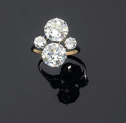 Originale bague toi et moi ornée de deux...