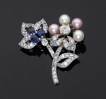 Cartier. Années 1950
Broche Bouquet de fleurs...