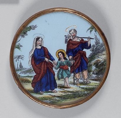 Boite en carton doré de forme ronde, le couvercle...