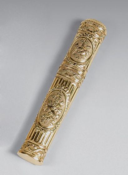 Etui a cire en ors de couleur à section ovale...