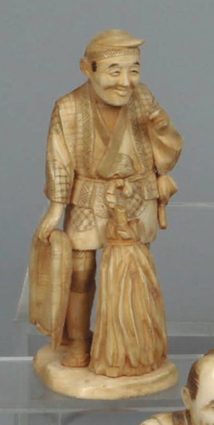 Okimono en ivoire sculpté représentant un...