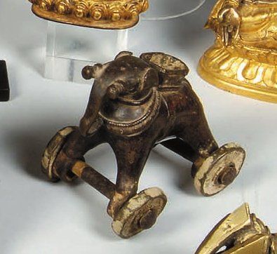 Jouet à roulettes Inde Représente un éléphant...