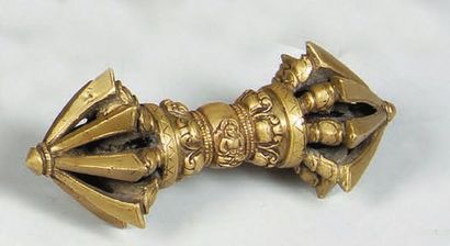 Vajra Tibet Bronze doré à décor d'une divinité...