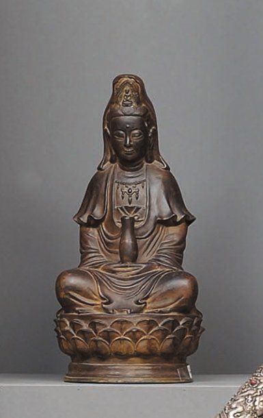 Guanyin Chine Bronze à patine brune. XVIIe...