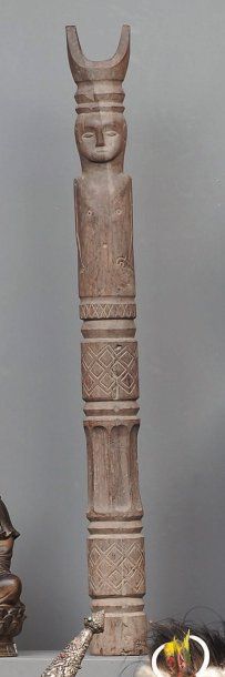 Poteau Bornéo Bois sculpté à décor d'un personnage...