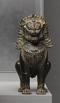 Lion Tibet Bronze à patine brune. Travail...