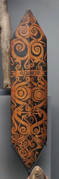 Bouclier Dayak Bornéo Bois. Décor peint de...