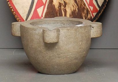 Mortier Pierre sculpté. Travail du XIXe siècle...