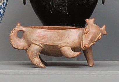 Pot Pérou. Terre cuite représentant un animal...