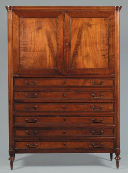 Armoire de forme rectangulaire en acajou...