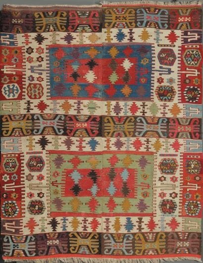 Turquie Beau kilim à décor polychrome de...