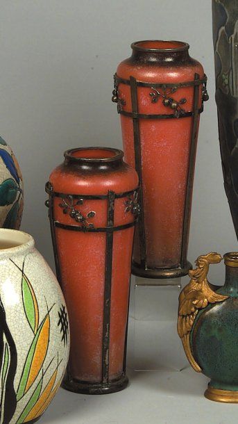 Art Déco Paire de vases de forme élancée....