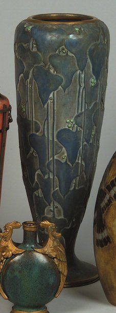 Art Déco Grand vase. Décor de feuillages...