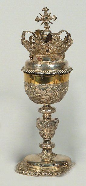 Ciboire en argent et vermeil à décor repoussé...