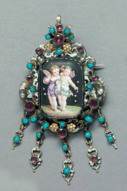 Pendentif formant médaillon en argent doré...