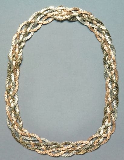 Long collier en ors de trois couleurs formé...