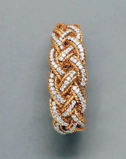 Bracelet en or jaune et platine fait d'une...