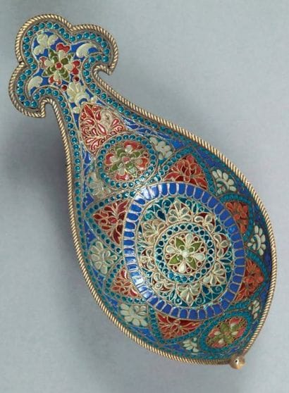Kovsch en argent filigrané à moulure cordée,...