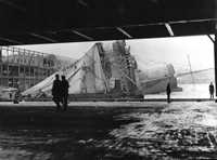 Enchères photos - LeNormandie couché au matin du 10 février 1942 après un incendie.