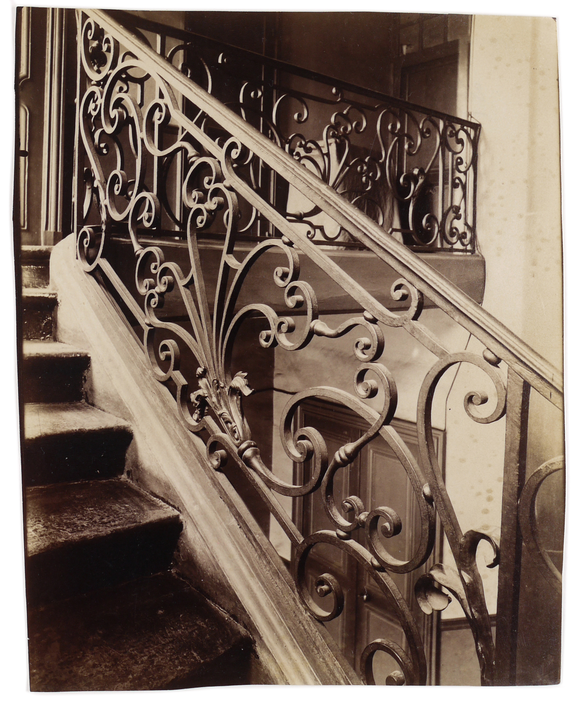 L’Escalier de l’ancien monastère des Bénédictins anglais, Paris, 1898. Eugène Atget