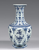1 064 200 € CHINE, époque Qianlong (1711-1799) Important vase de forme balustre