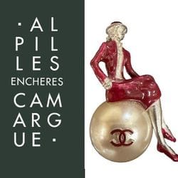 Fashion: Chanel, Dior, Loewe...