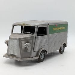 EN PREPARATION - Samedi 31 octobre, 10h puis 14h: Importante vente Passion Collections, dont après tutelle exceptionnelle collection d'environ 3200 véhicules miniatures (TP, Levage, Agricole, Tourisme), Renault 4L, grands vins Bourgogne, Chablis, Bordeaux dont vieux millésimes, photographies, verrerie signée....