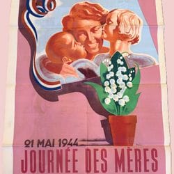 Gran venta de otoño: importante colección de postales y carteles antiguos (carteles publicitarios, automobilia, guerras mundiales, ferrocarril), platería, joyas de oro y plata, relojes Omega, Piaget, Tudor; colección de curiosidades, objetos de decoración, monedas de plata, mobiliario, ropa de hogar, cuadros, placas esmaltadas, vinos, champán, whisky...