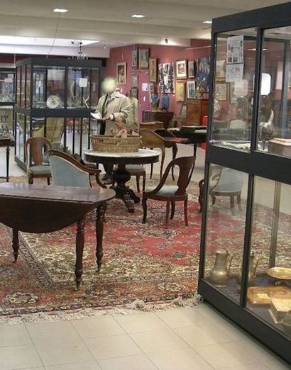 Vente courante : LIVRES - TABLEAUX - OBJETS D'ART - MOBILIER