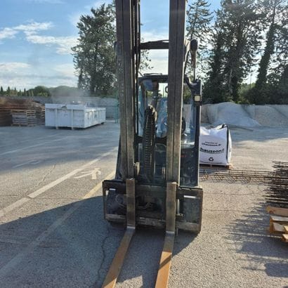 Vente de 31 CHARIOTS ELEVATEURS et 1 CHARGEUSE