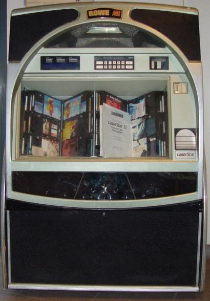  MATERIEL DE RESTAURATION - LIVRES - TABLEAUX - bibelots - MOBILIER